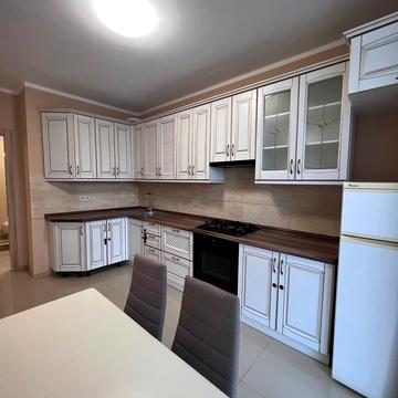 Нижня Берегова вул., 2/2