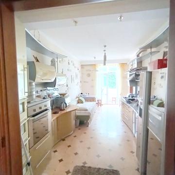 Адміральська вул., 18