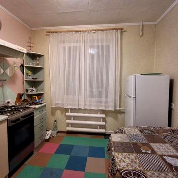 Космонавтів вул., 142а; 142б