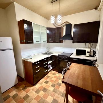 Університетський просп. (Гагаріна), 5