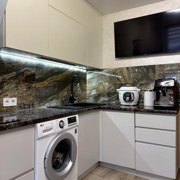 Євгена Коновальця вул., 12