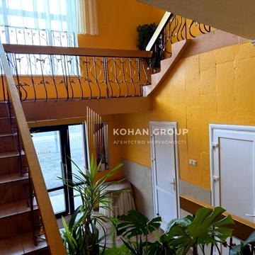 Грушевського вул., 61