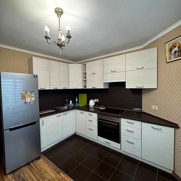 Пілотська вул., 7