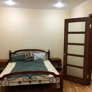 Театральна вул., 5