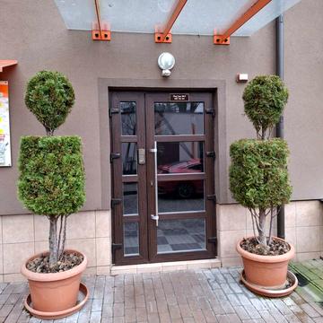 Бельведерська вул., 32а