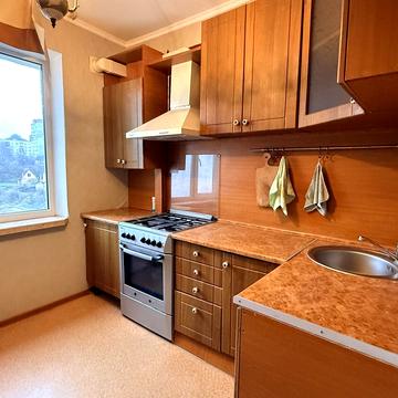 Степана Бандери вул., 10/2