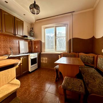 Хуторівка вул., 30