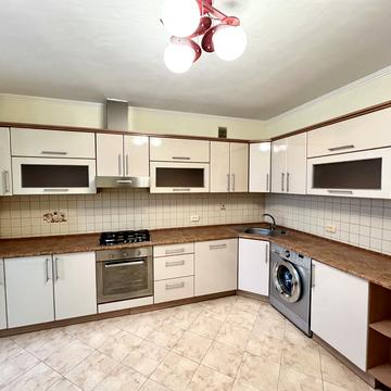 Андрія Чайковського вул., 40