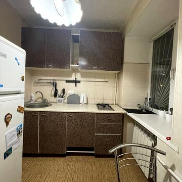 Гімназійна набережна вул. (Червоношкільна набережна), 26