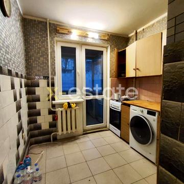 Космонавтів вул., 42