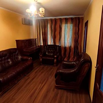 Небесної Сотні просп. (Маршала Жукова), 13