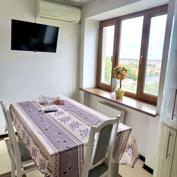 Академіка Корольова вул., 81/8