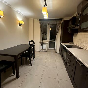 Перемоги просп., 18