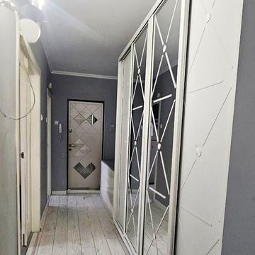 Академіка Грушевського вул., 40