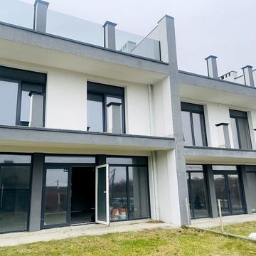 Бічна Наварійська вул., 5