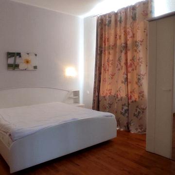 Левка Лукяненка вул. (Василя Жуковського), 7