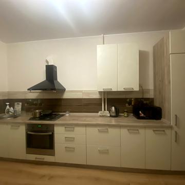 Олександра Хіри вул., 9