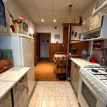 Івана Миколайчука вул., 10