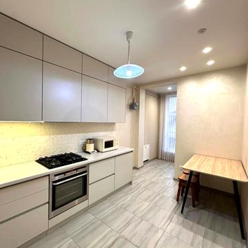 Жовківська вул., 2