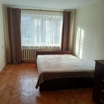 Карпатська вул., 10