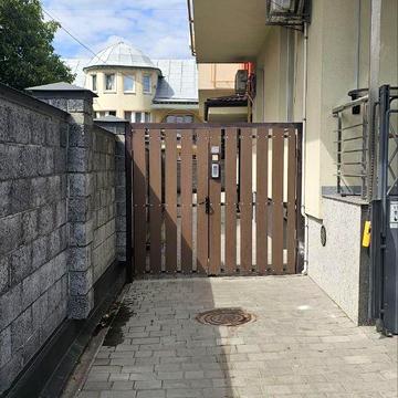 Залізнична вул., 17