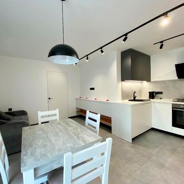 Степана Бандери вул., 77-Б