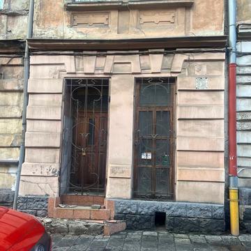 Шептицьких вул., 38