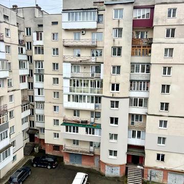 Пасічна вул., 38