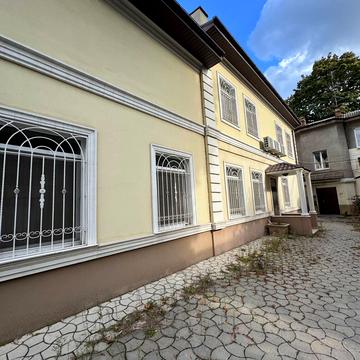 Ніжинська вул., 69