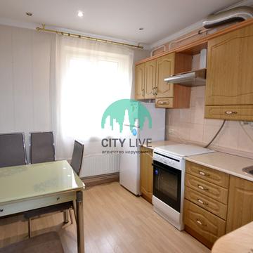 Бельведерська вул., 44