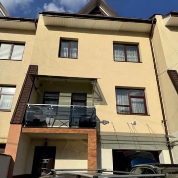 І. Підкови вул., 1