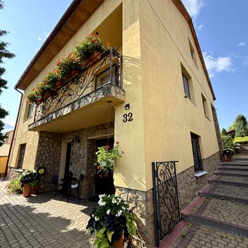 Лесі Українки вул., 1