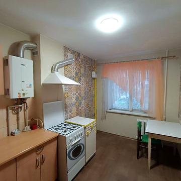 Металургів вул., 4