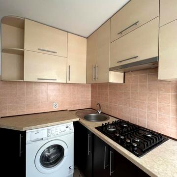 Степана Бандери вул., 4