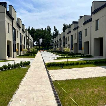 Євгена Коновальця вул., 40