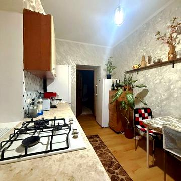 Базарна вул., 10