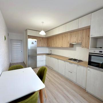 Володимира Антоновича вул. (Свердлова), 18