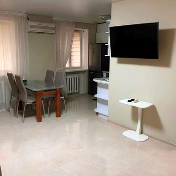 Дмитра Яворницького просп. (Карла Маркса), 4