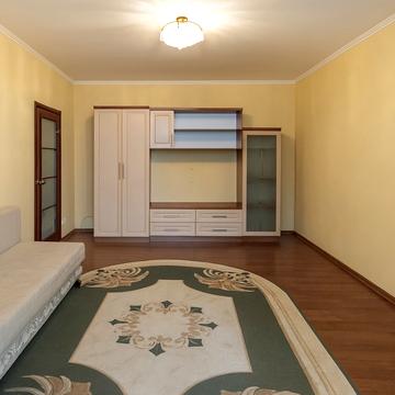 Богдана Хмельницького вул., 53