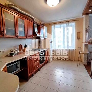 Зелена вул., 104