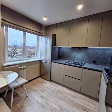 Свято-Миколаївська вул. (Леніна), 28