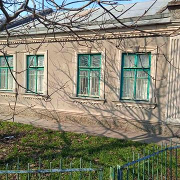 Левадна вул., 34