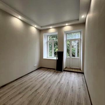 Болгарська вул., 8