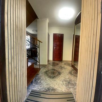 Дунайська вул., 16