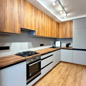 Співдружності вул., 7