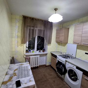 Космонавтів вул., 4