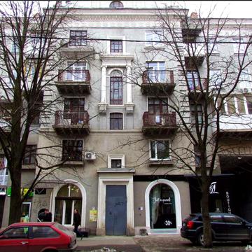 Ярослава Мудрого вул. (Петровського), 6-8