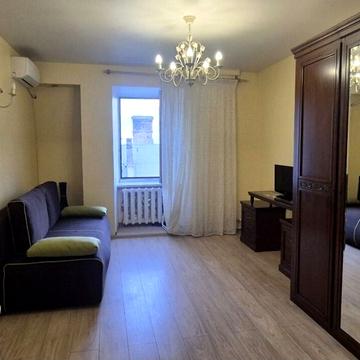 Дерибасівська вул., 9