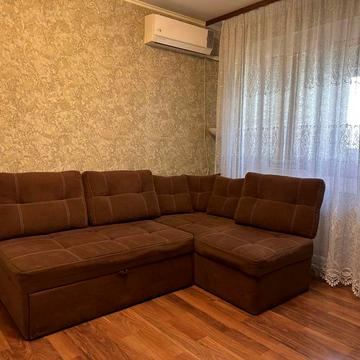 Бердянська вул., 1