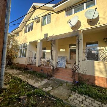 Міклоша Берчені вул., 32